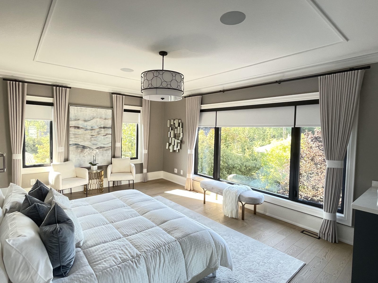 Principal bedroom with panels over rollers